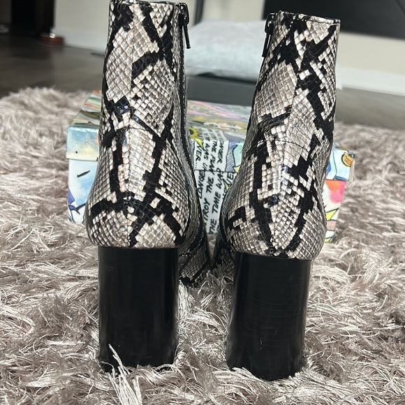 Jeffrey Campbell Raven Bootie, Sz 9 - Picture 6 of 7